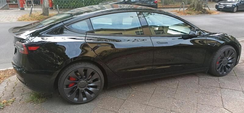 Schwarz Gebraucht 2023 Tesla Model 3 Performance Limousine | 35.000 € (Superpreis) - Bild 1/4