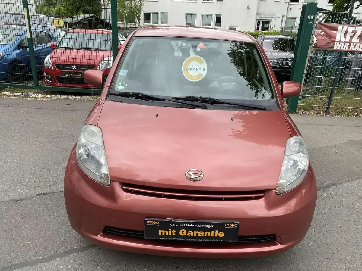 Gebraucht Daihatsu Sirion 87 PS (63 kW) 2005 Rose rot metallic Kleinwagen