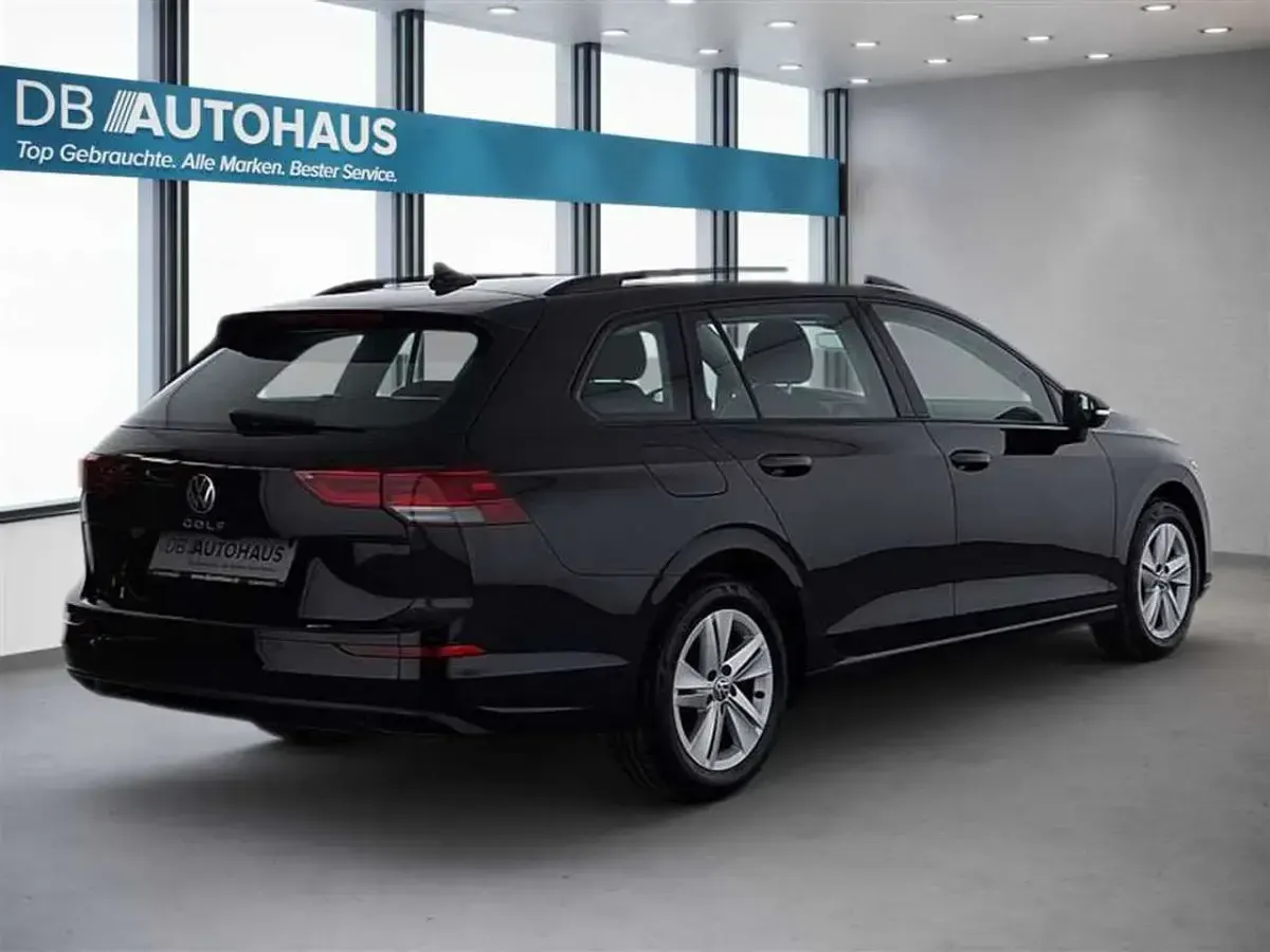 Gebraucht VW Golf VIII Life 110 PS (80 kW) 2024 Schwarz Kombi
