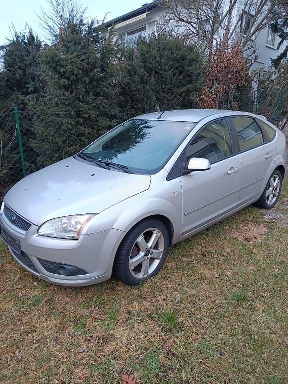 Grau Gebraucht 2007 Ford Focus Style Limousine | 1.500 € (Guter Preis) - Bild 1/4