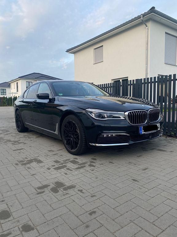 Gebraucht BMW 740 326 PS (239 kW) 2018 Schwarz Limousine