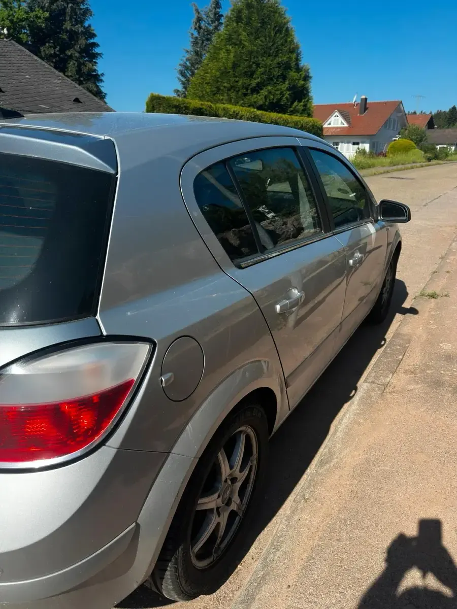 Gebraucht Opel Astra 100 PS (73 kW) 2005 Grau Limousine