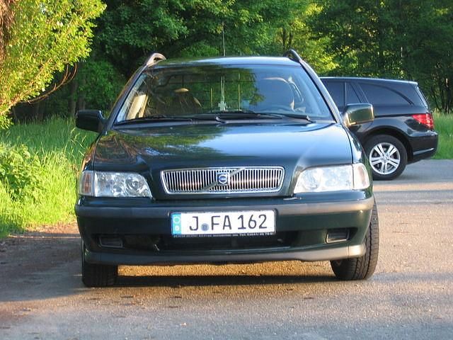 Gebraucht Volvo V40 122 PS (89 kW) 1999 Grün Kombi