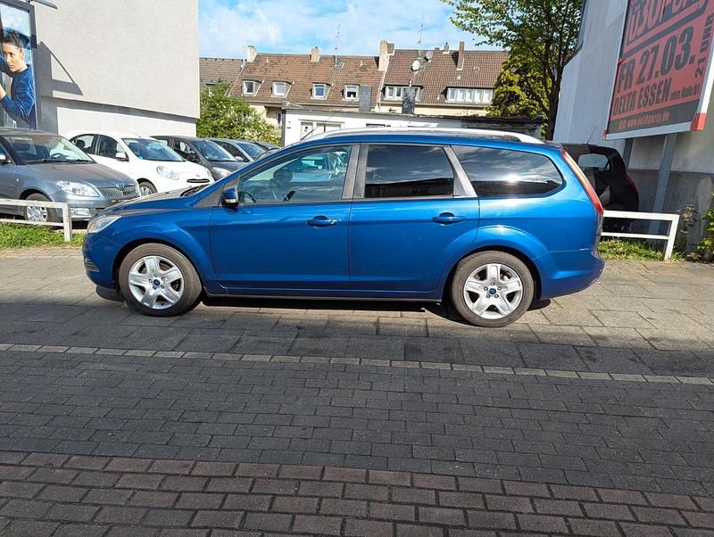 Używany Ford Focus 101 KM (74 kW) 2009 Niebieski Kombi
