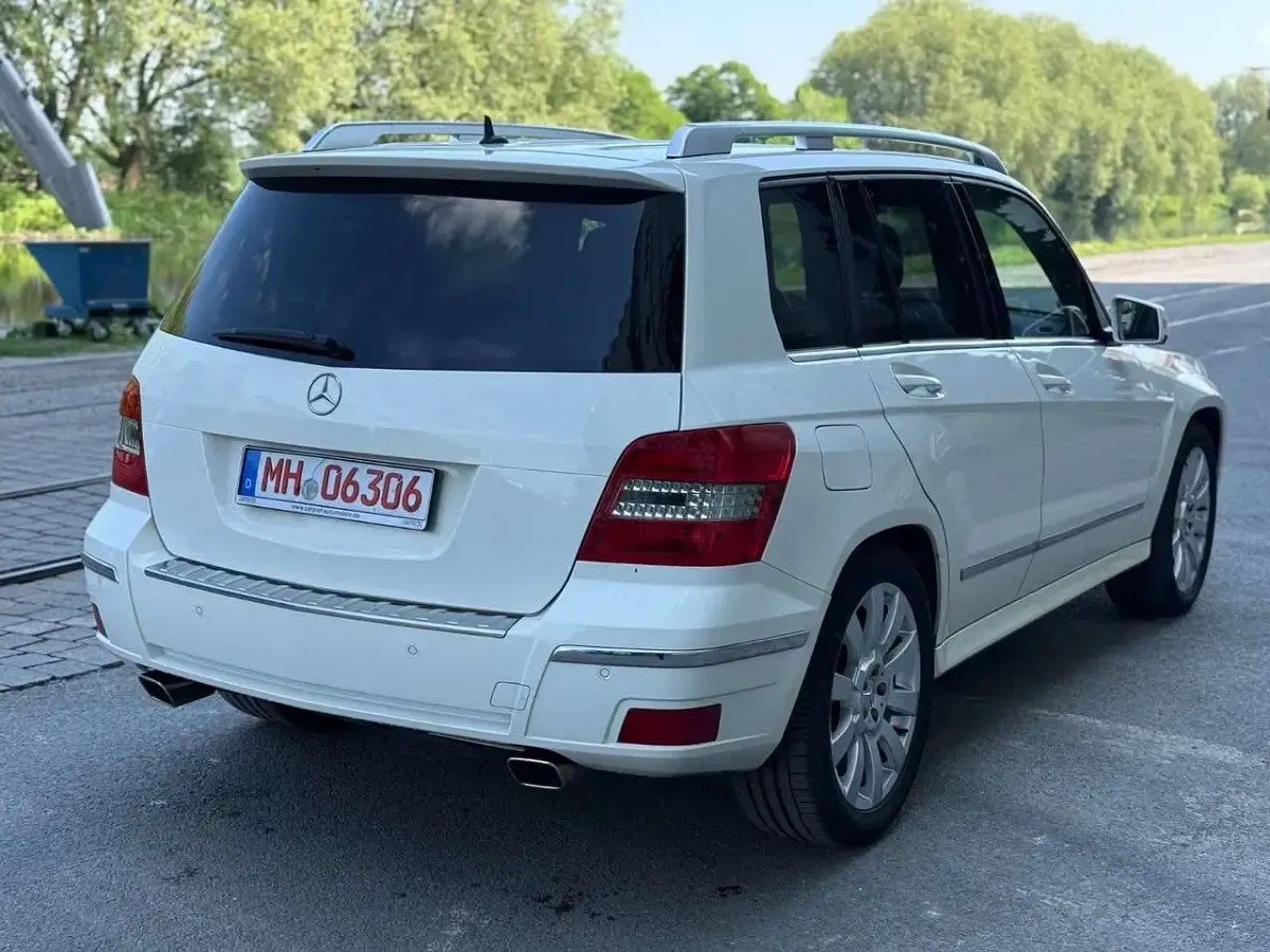 Gebraucht Mercedes GLK350 231 PS (169 kW) 2011 Calcitweiss/zirrusweiss SUV