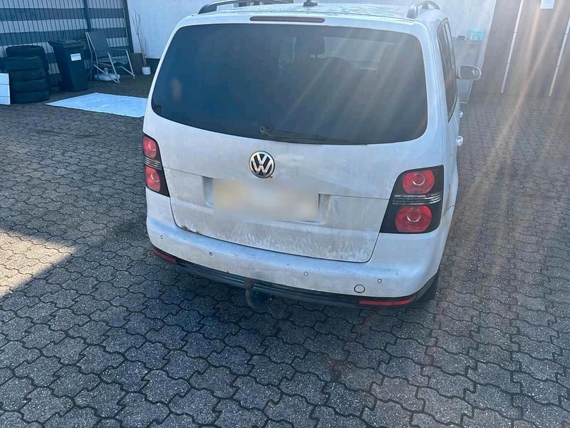 Gebraucht VW Touran Edition 140 PS (102 kW) 2008 Weiß Van / Kleinbus
