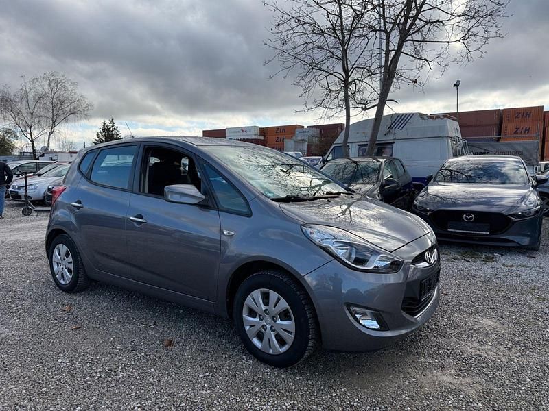 Grau Gebraucht 2014 Hyundai ix20 Edition Kleinwagen | 5.999 € (Guter Preis) - Bild 1/4