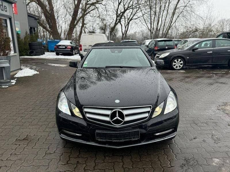 Gebraucht Mercedes E220 170 PS (125 kW) 2011 Schwarz Cabrio