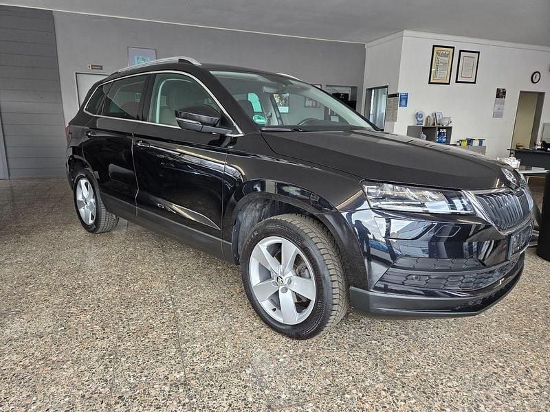Cerna magic/black magic Gebraucht 2018 Skoda Karoq Style SUV | 17.600 € (Guter Preis) - Bild 1/4
