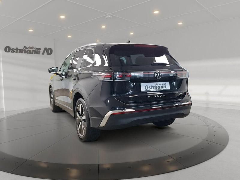 Gebraucht VW Tiguan Elegance 150 PS (110 kW) 2024 Deep black perleffekt SUV