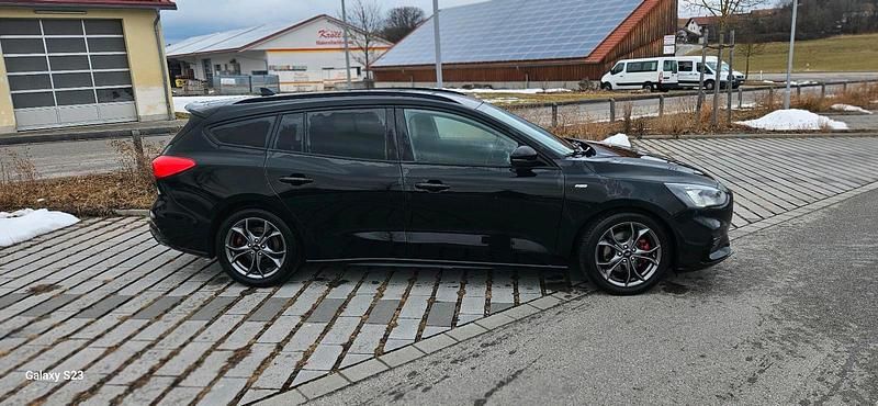 Gebraucht Ford Focus ST-Line 122 PS (89 kW) 2022 Blau Kombi