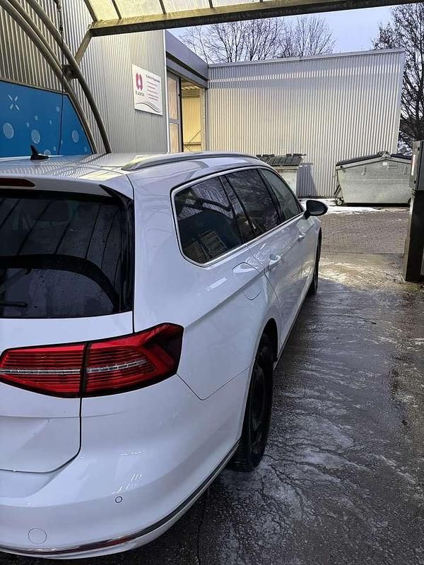 Gebraucht VW Passat Highline 150 PS (110 kW) 2016 Weiß Kombi