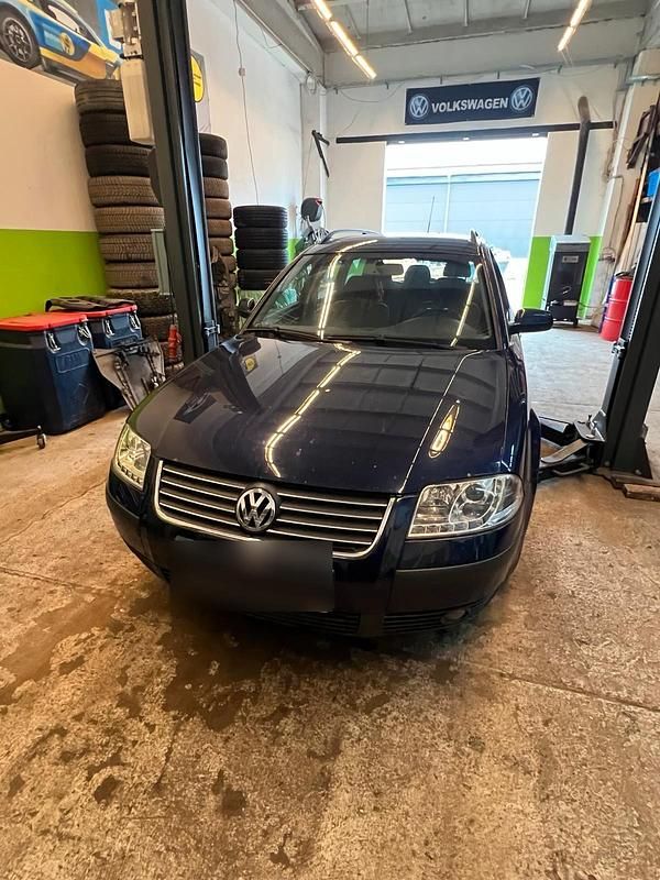 Usata VW Passat 131 CV (96 kW) 2003 Blu Station wagon