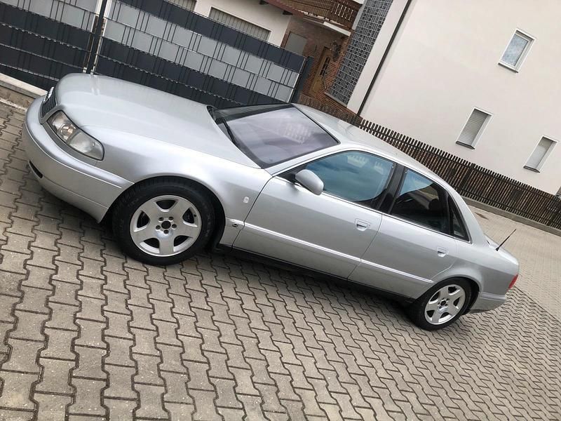 Silber Gebraucht 1994 Audi A8 Limousine | 9.999 € - Bild 1/4
