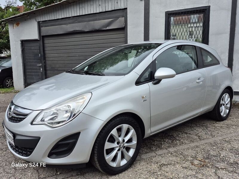 Silber Gebraucht 2013 Opel Corsa Active Kleinwagen | 2.990 € (Superpreis) - Bild 1/4