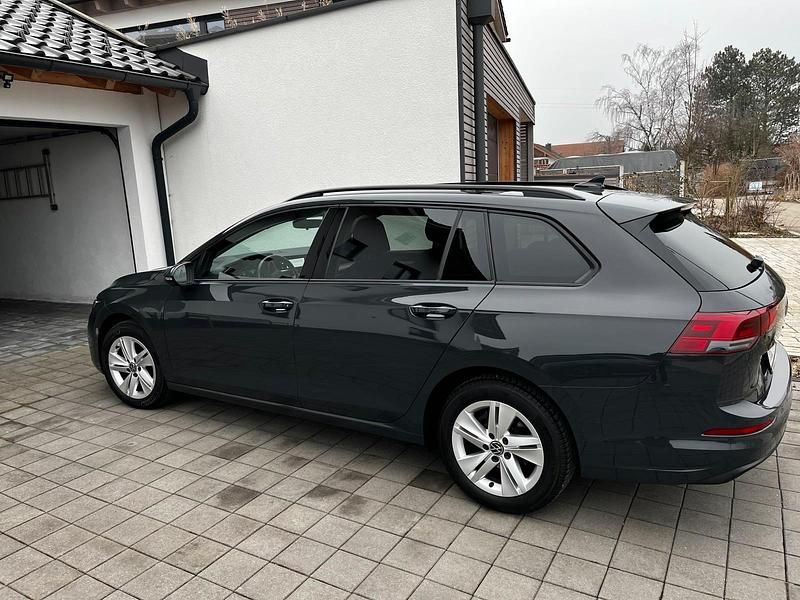 Gebraucht VW Golf VIII 116 PS (85 kW) 2022 Grau Kombi