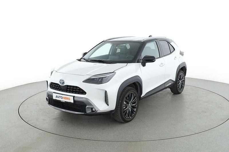 Weiß Gebraucht 2022 Toyota Yaris Cross SUV | 25.690 € (Fairer Preis) - Bild 1/3