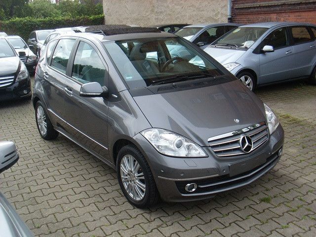 Gebraucht Mercedes A160 Elegance 95 PS (69 kW) 2011 Grau Limousine