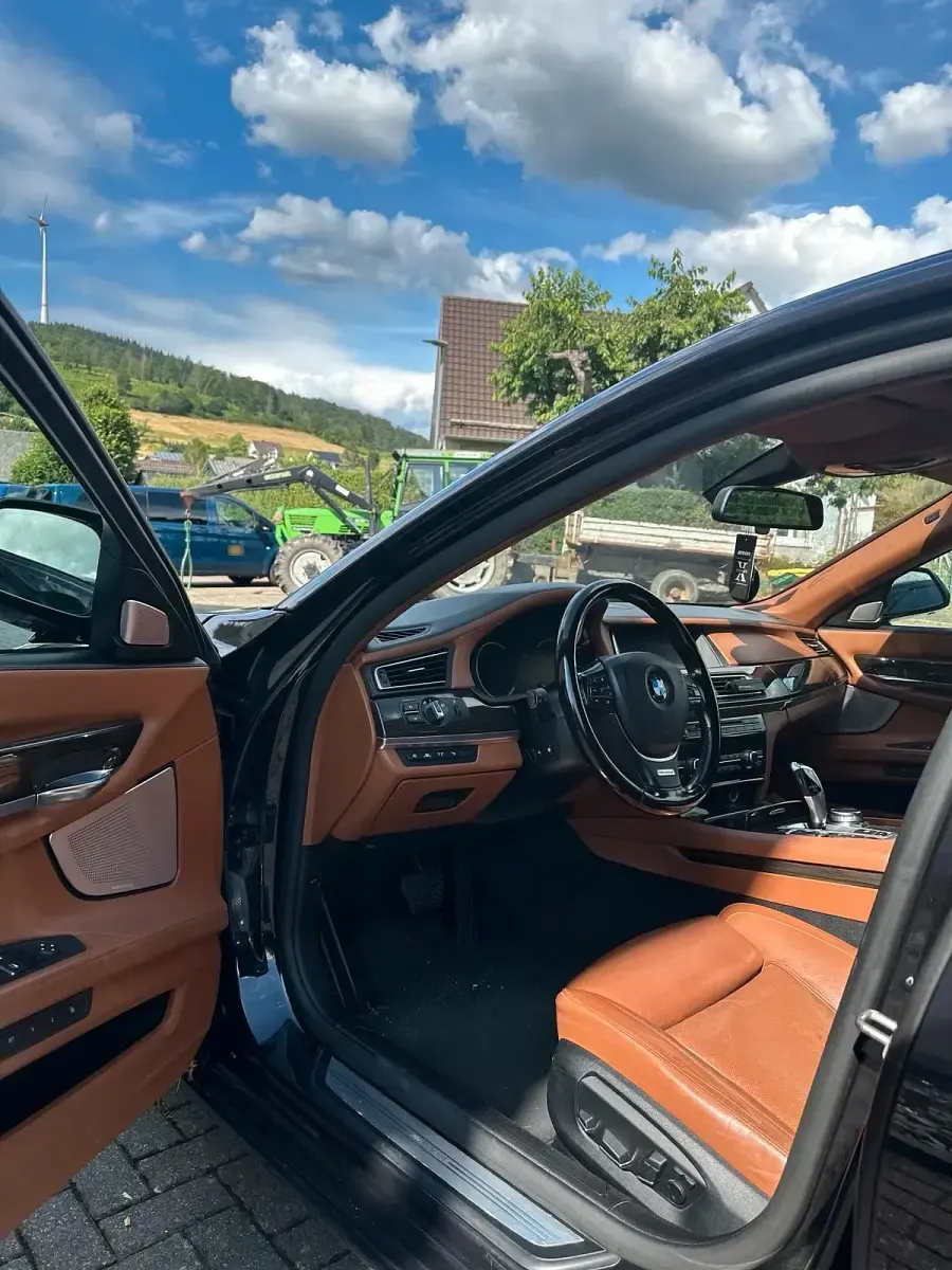 Gebraucht BMW 750L 381 PS (280 kW) 2015 Blau Limousine