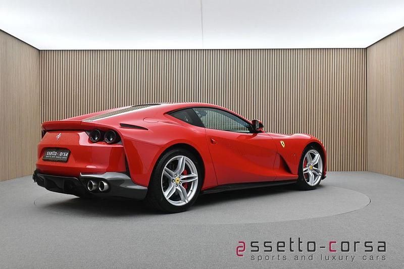 Second-hand Ferrari 812 799 CP (587 kW) 2019 Roșu