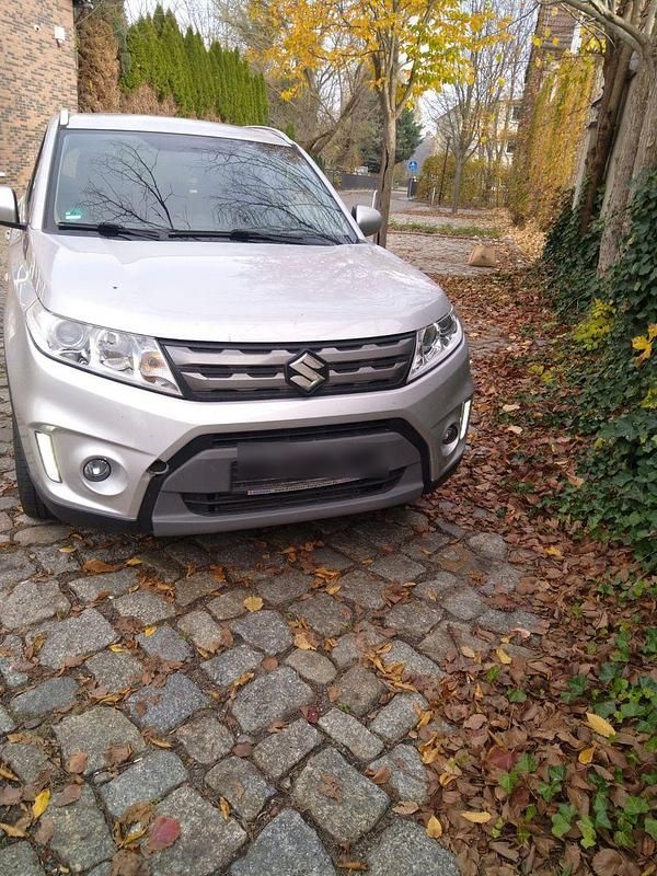 Silber Gebraucht 2016 Suzuki Vitara Comfort SUV | 11.250 € (Guter Preis) - Bild 1/4
