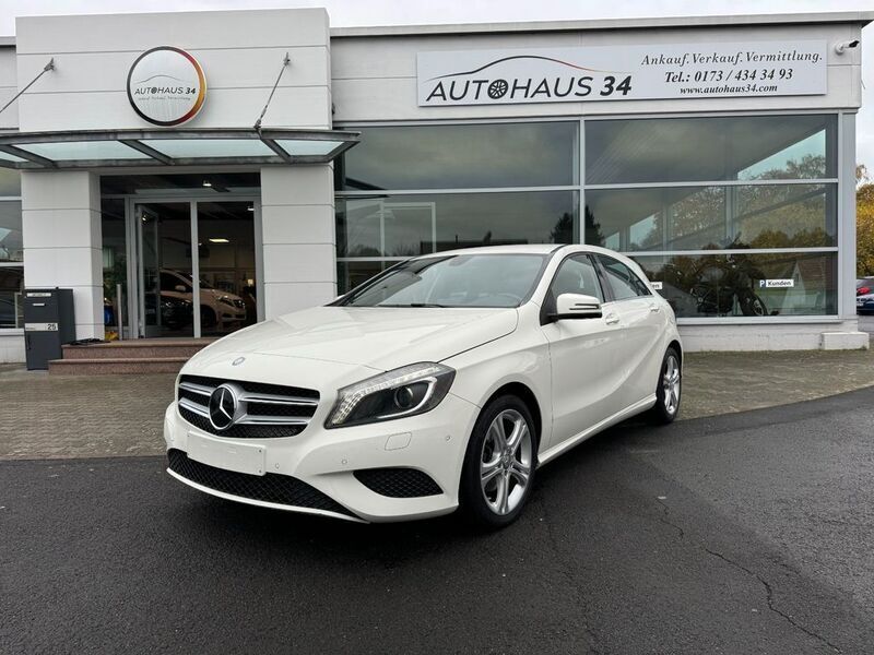 Weiß Gebraucht 2014 Mercedes A180 Urban Limousine | 13.450 € (Fairer Preis) - Bild 1/4