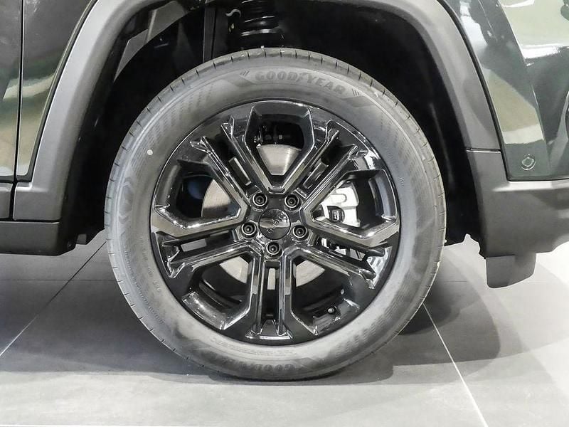 Gebraucht Jeep Compass North 131 PS (96 kW) 2025 Techno green / dach schwarz SUV