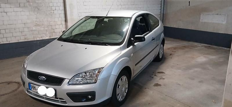 Silber Gebraucht 2006 Ford Focus Trend Limousine | 4.490 € (Teuer) - Bild 1/4