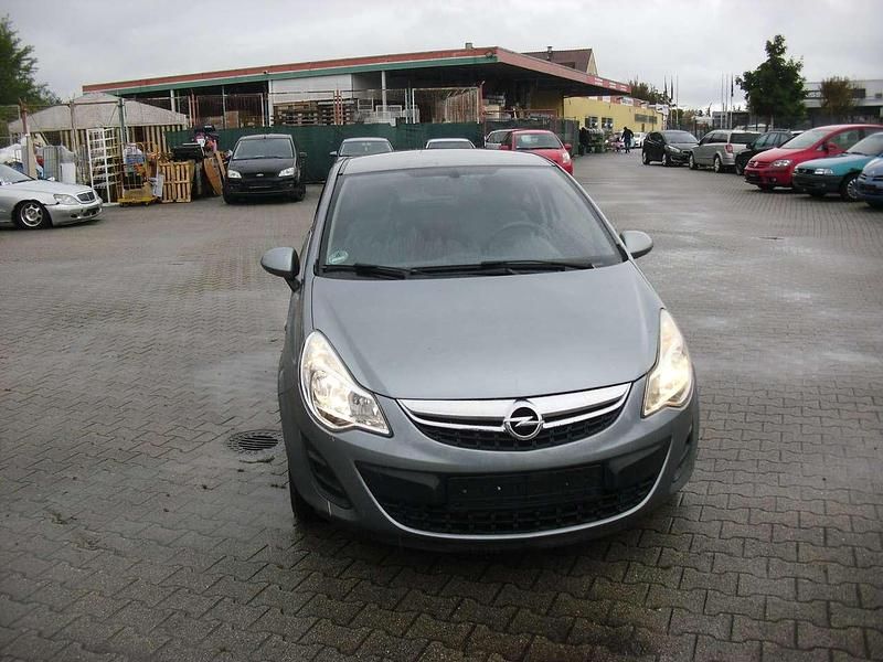 Grau Gebraucht 2012 Opel Corsa Limousine | 3.300 € (Guter Preis) - Bild 1/4