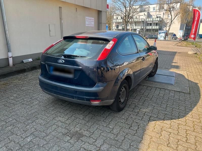 Gebraucht Ford Focus 80 PS (58 kW) 2004 Blau Kleinwagen