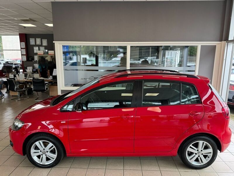 Rot Gebraucht 2013 VW Golf Sportsvan Match Van / Kleinbus | 7.990 € - Bild 1/4