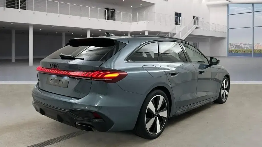 Second-hand Audi A5 S-line plus 204 CP (150 kW) 2025 Albastru Break
