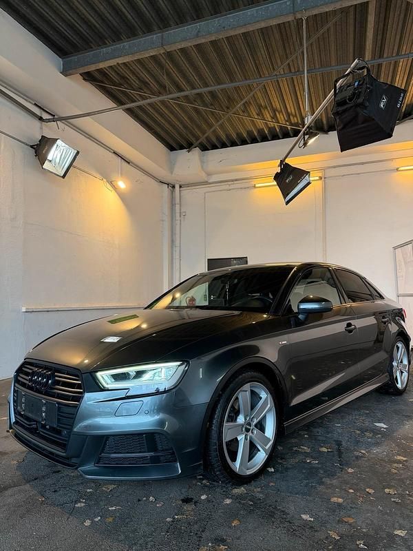Grau Gebraucht 2020 Audi A3 S-Line Limousine | 21.950 € (Guter Preis) - Bild 1/4