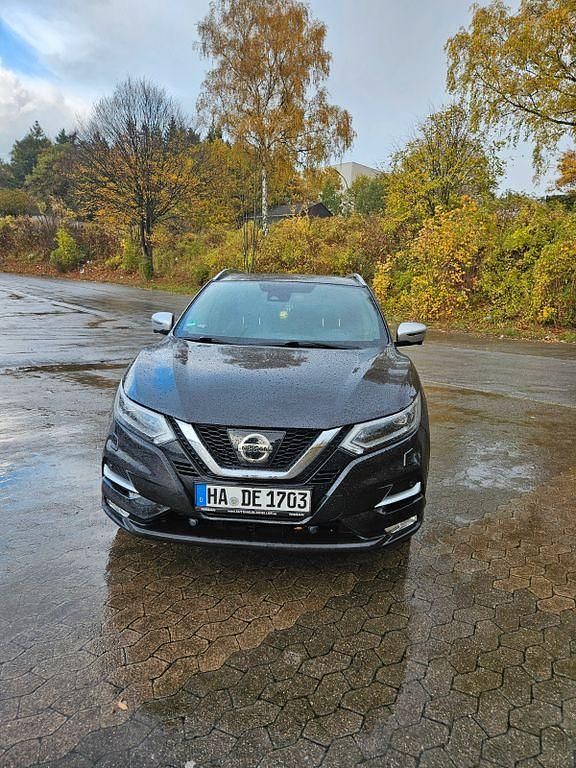 Schwarz Gebraucht 2018 Nissan Qashqai Tekna+ SUV | 18.300 € (Etwas zu teuer) - Bild 1/4