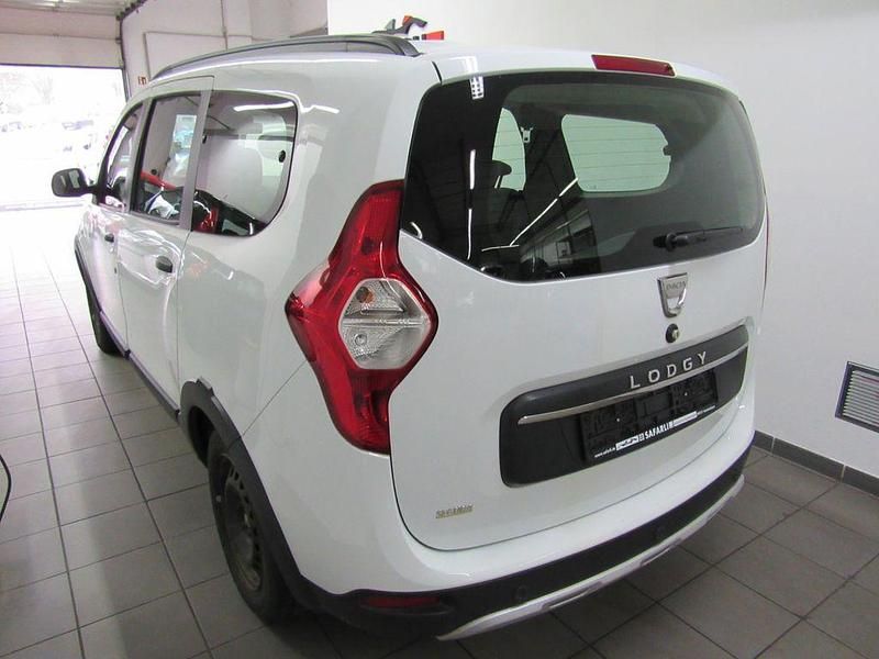 Gebraucht Dacia Lodgy Stepway 102 PS (75 kW) 2020 Weiß Van / Kleinbus