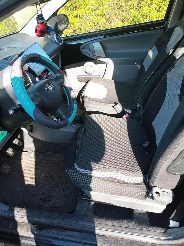 Gebraucht Toyota Aygo 68 PS (50 kW) 2009 Schwarz Kleinwagen