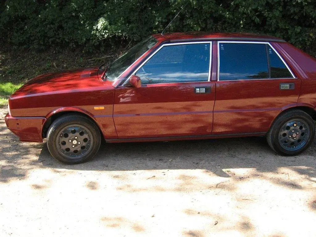 Gebraucht Lancia Delta 90 PS (66 kW) 1988 Rot Kleinwagen