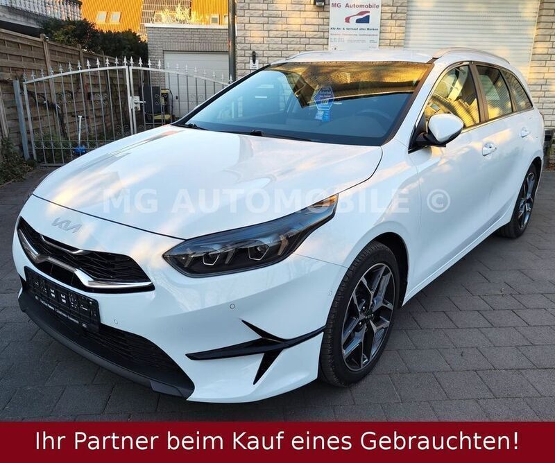 Weiß Gebraucht 2022 Kia Ceed Sportswagon 4 Kombi | 17.298 € - Bild 1/4