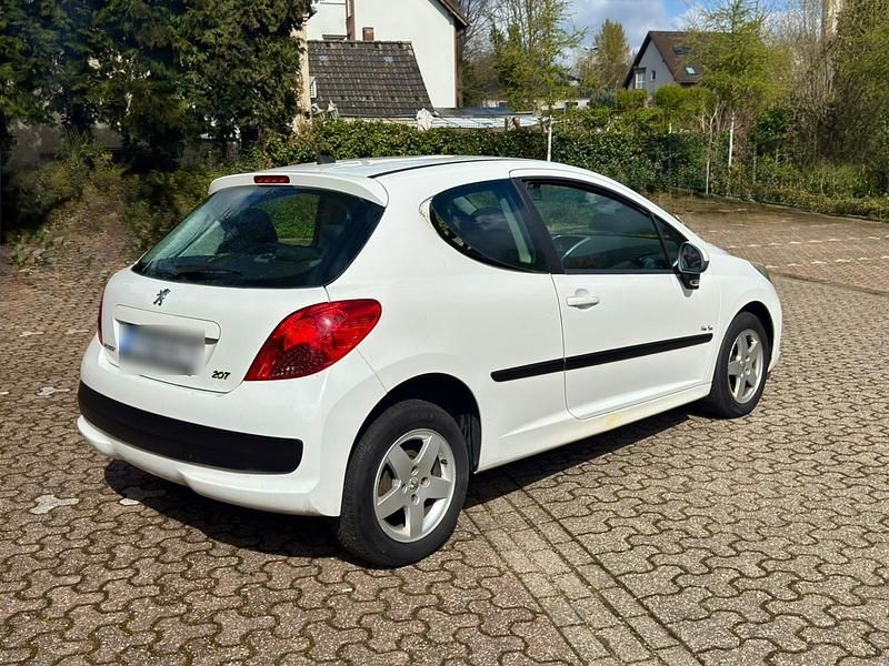 Gebraucht Peugeot 207 95 PS (69 kW) 2009 Weiß Kleinwagen