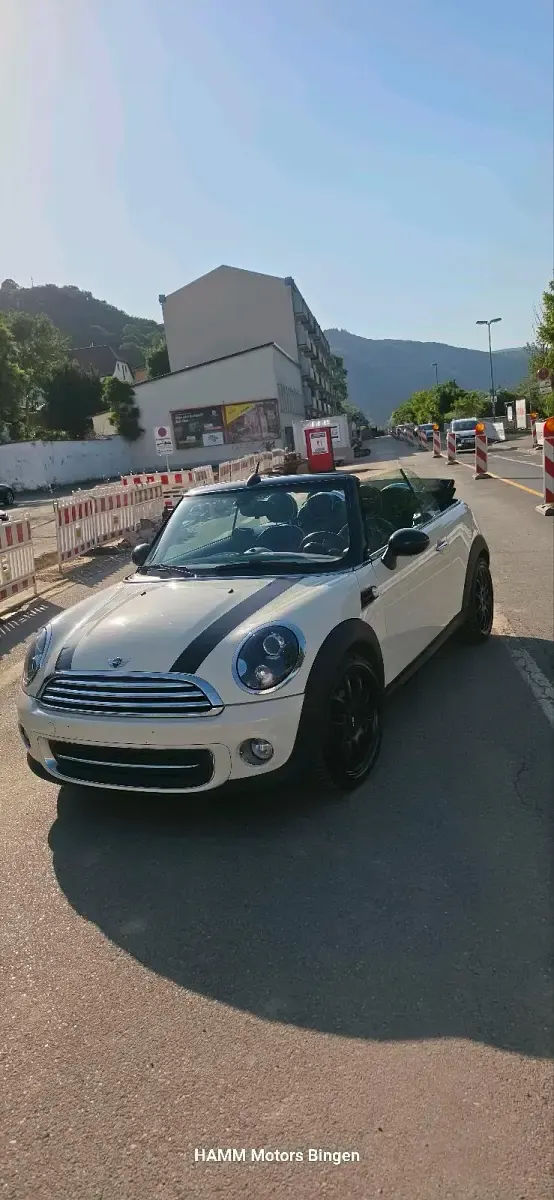 Gebraucht Mini Cooper Cabriolet 122 PS (89 kW) 2011 Pepper white Cabrio