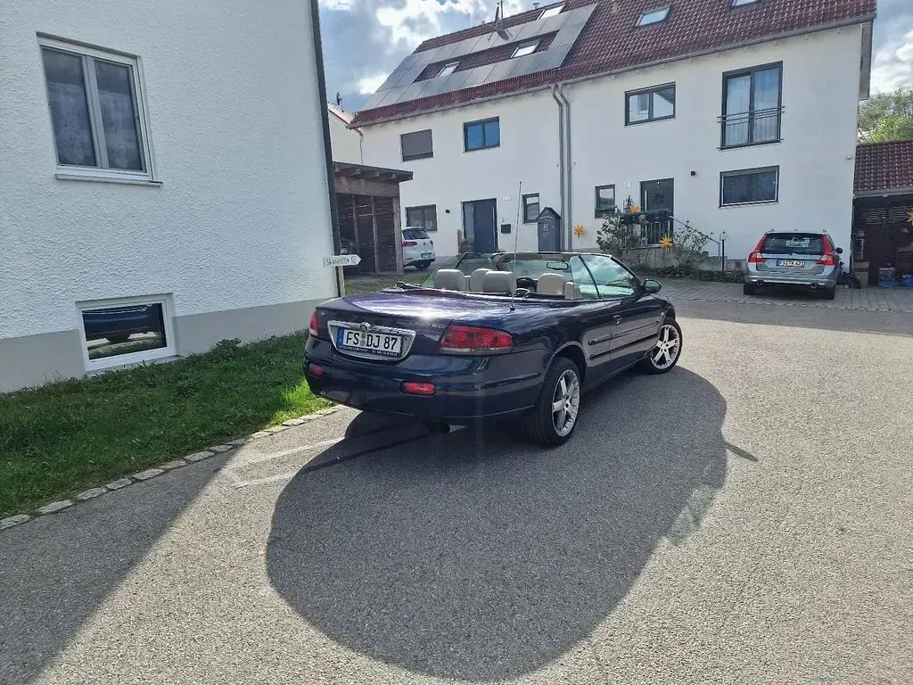 Second-hand Chrysler Sebring Cabriolet Limited 203 CP (149 kW) 2004 Albastru Cabrio