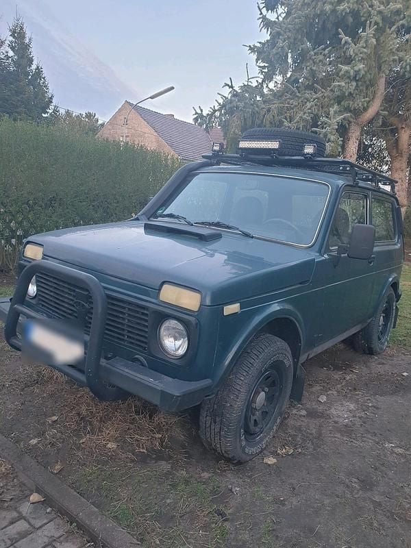 Gebraucht Lada niva 82 PS (60 kW) 2009 Grün SUV