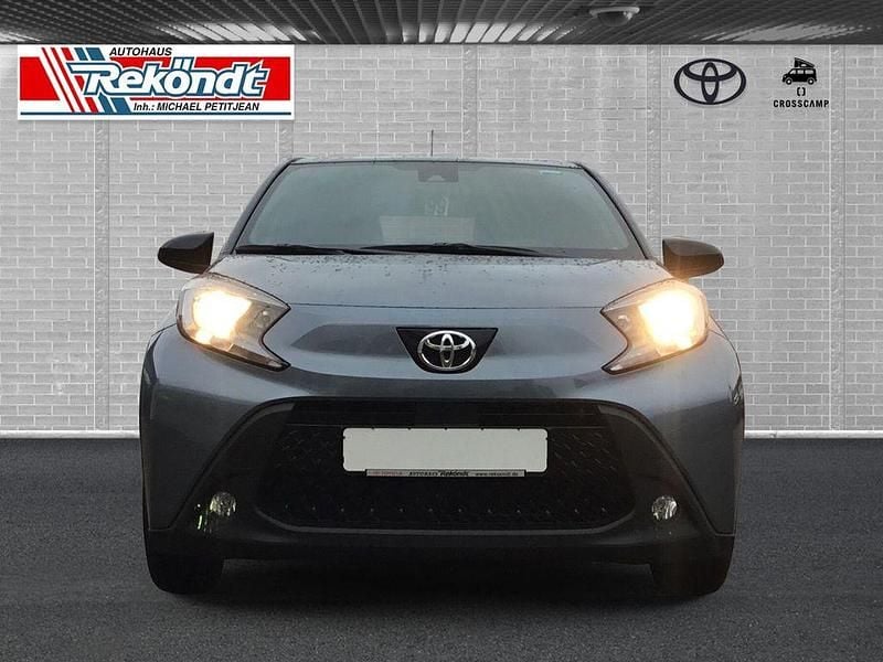 Gebraucht Toyota Aygo X Basis 72 PS (52 kW) 2025 Grau SUV