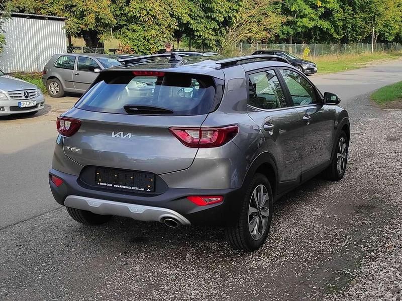 Gebraucht Kia Stonic 84 PS (61 kW) 2024 (m7g) astro grey m SUV