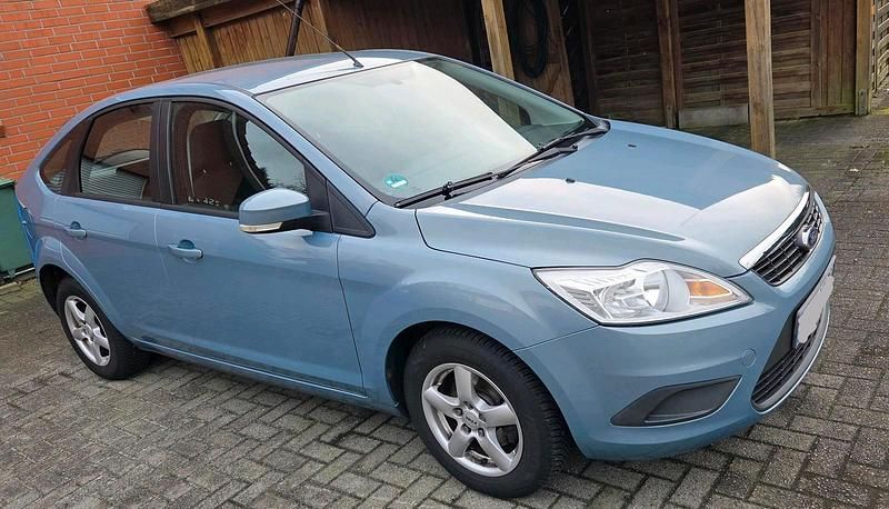 Gebraucht Ford Focus 101 PS (74 kW) 2009 Grau Limousine