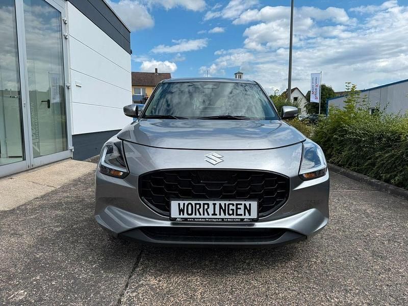 Neu Suzuki Swift Comfort+ 83 PS (61 kW) 2025 Premium silver metallic Kleinwagen