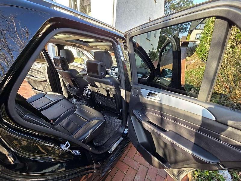 Gebraucht Mercedes ML350 258 PS (189 kW) 2012 Schwarz SUV