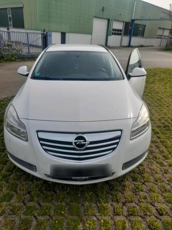 Weiß Gebraucht 2011 Opel Insignia Kombi | 3.550 € (Guter Preis) - Bild 1/4