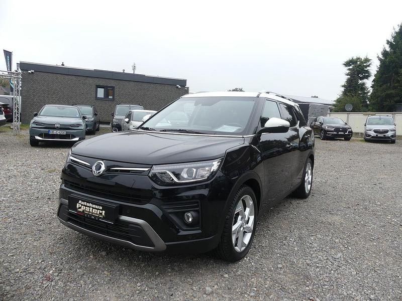 Schwarz Gebraucht 2022 Ssangyong (KGM) Tivoli SUV | 18.490 € - Bild 1/4