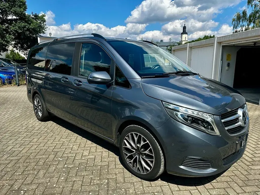 Gebraucht Mercedes V220 Edition 163 PS (119 kW) 2017 Grau Van / Kleinbus